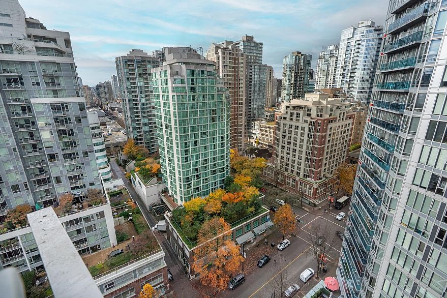 2210 233 Robson Street