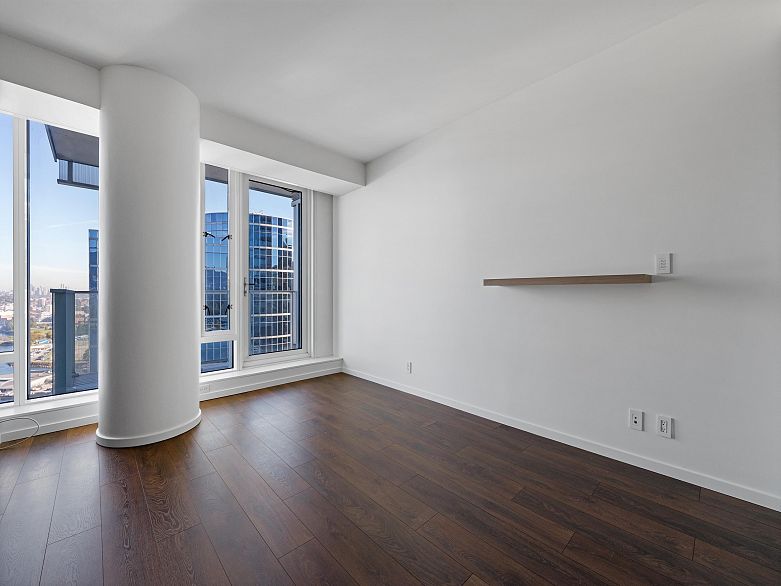 2701 1011 W Cordova Street