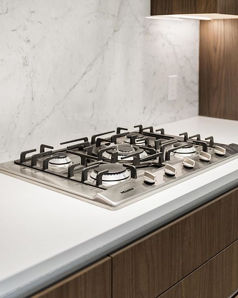 302 2888 Arbutus Street