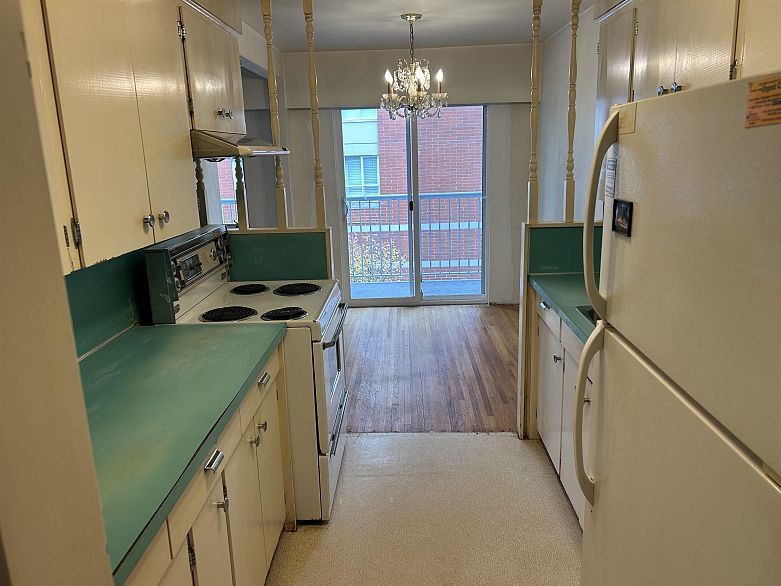 203 2146 W 43rd Avenue