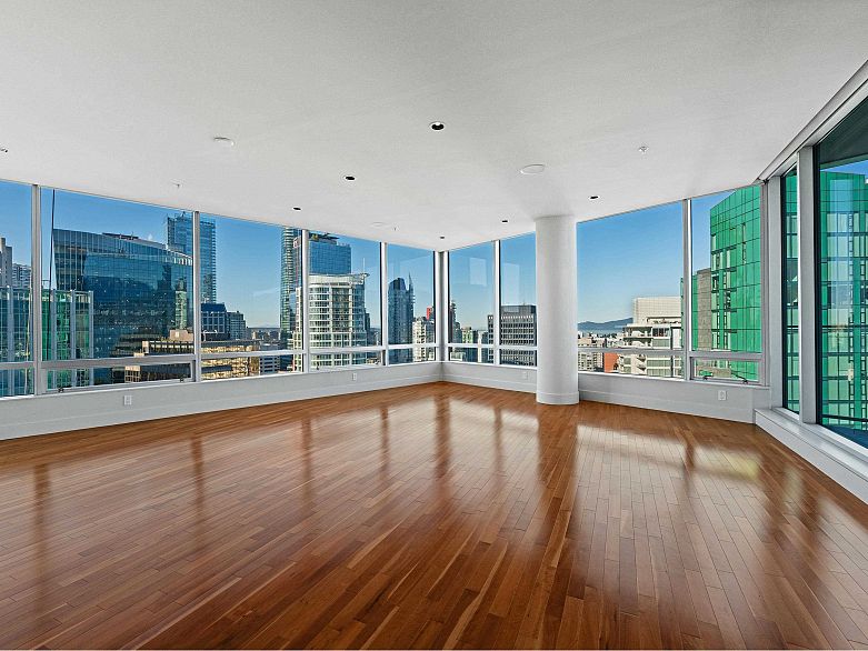 2803 1077 W Cordova Street