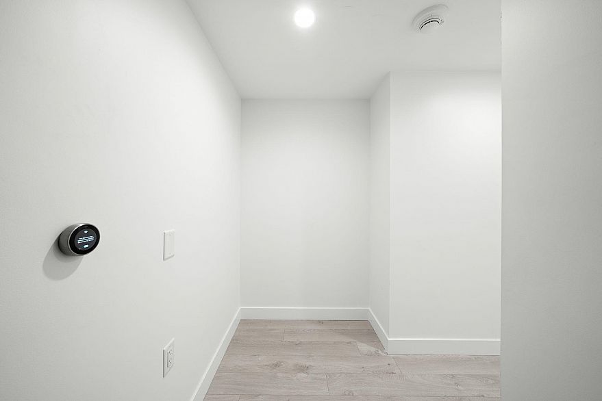 301 523 W King Edward Avenue