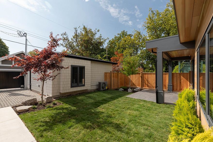 2 3186 W 11th Avenue