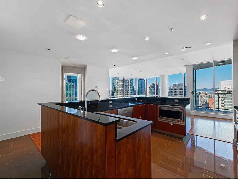 2803 1077 W Cordova Street