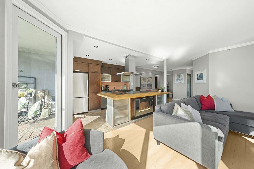 1201 888 Hamilton Street