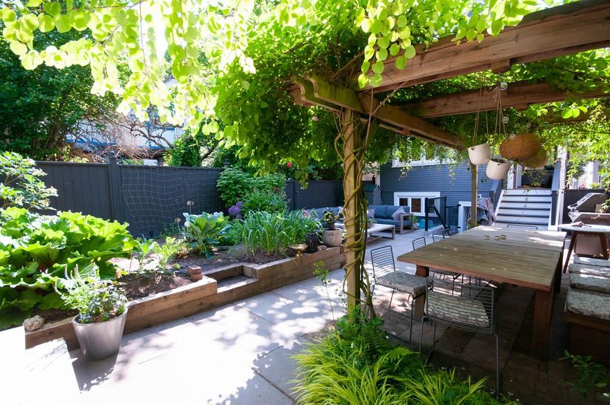 Coach House 563 UNION STREET, Vancouver BC V6A 2B7