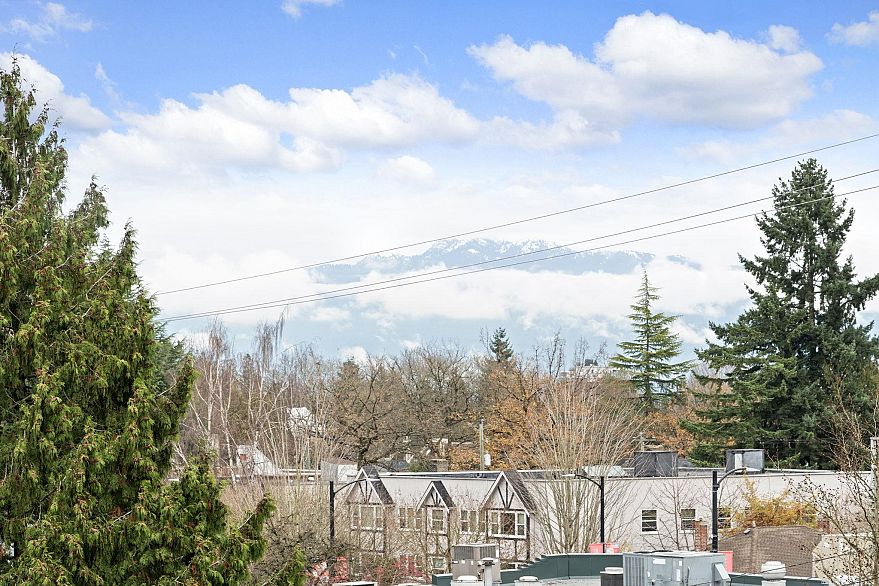 301 523 W King Edward Avenue