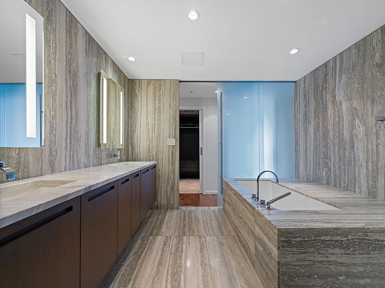 2701 1011 W Cordova Street