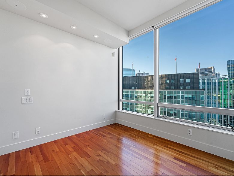 2803 1077 W Cordova Street