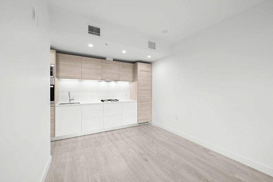 301 523 W King Edward Avenue