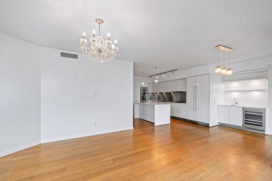 2705 1151 W Georgia Street