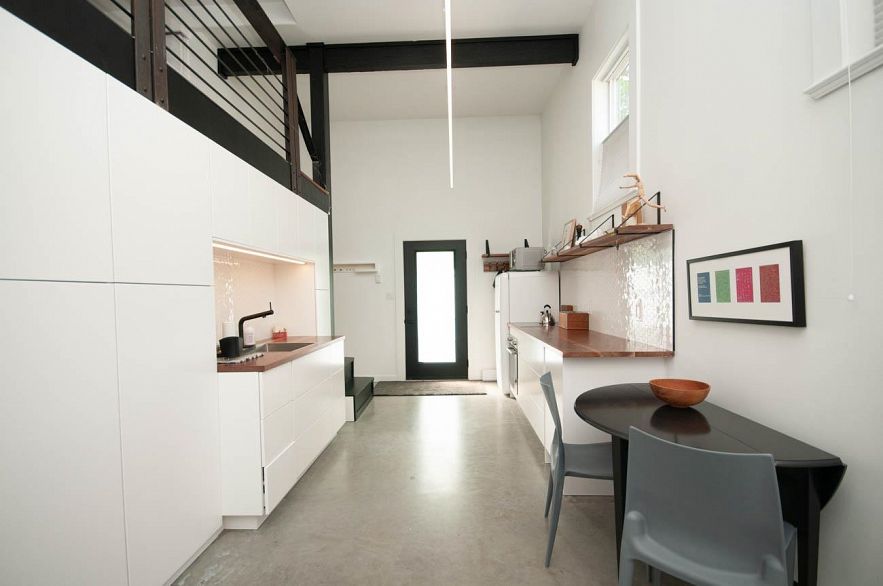 Coach House 563 UNION STREET, Vancouver BC V6A 2B7