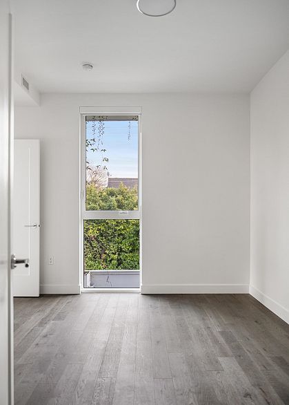 302 2888 Arbutus Street