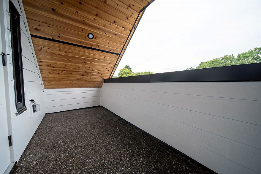 2 3576 E Pender Street