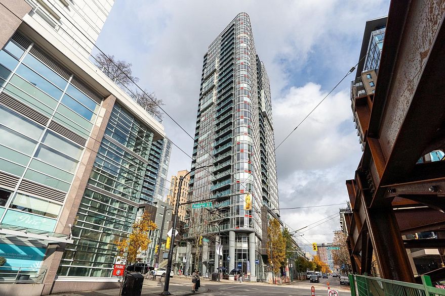 2210 233 Robson Street
