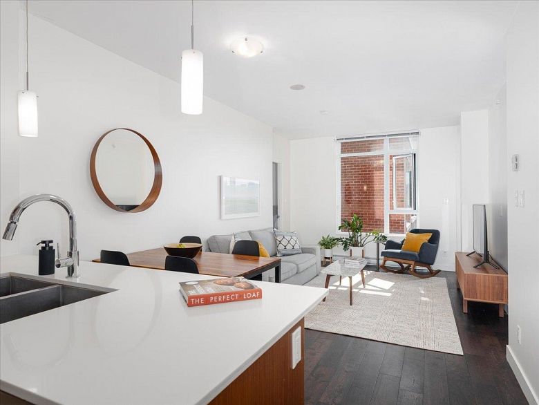 601 2321 Scotia Street