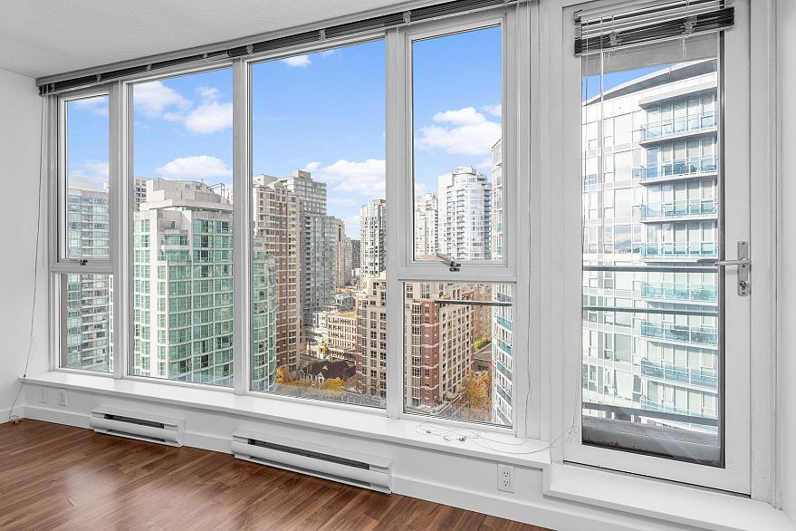 2210 233 Robson Street