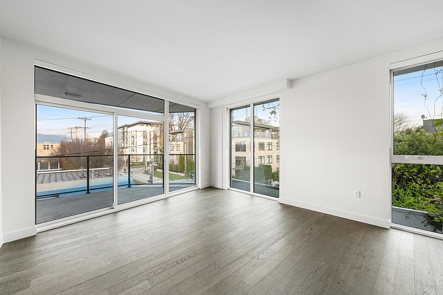 302 2888 Arbutus Street