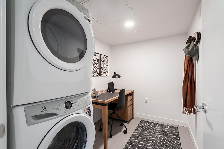 307 2419 Grant Street