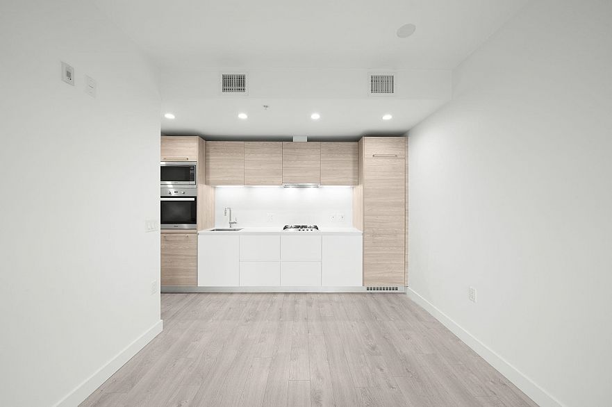 301 523 W King Edward Avenue