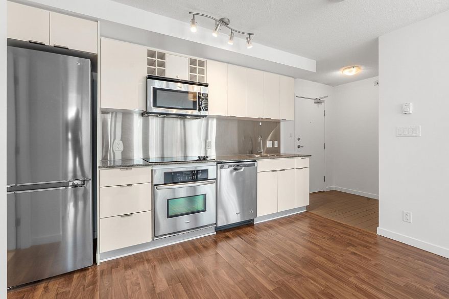 2210 233 Robson Street