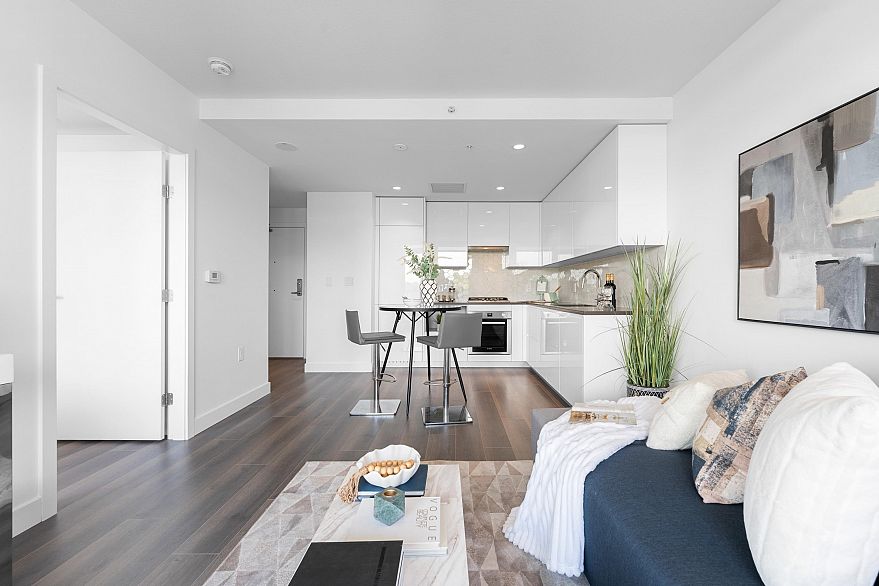 405 8181 Chester Street