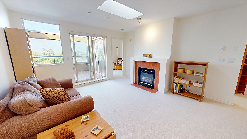 408 1688 E 4th Avenue