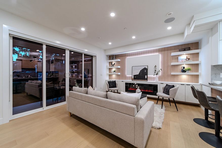 1 3576 E Pender Street