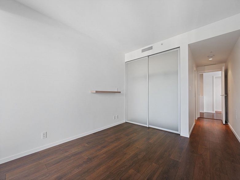 2701 1011 W Cordova Street