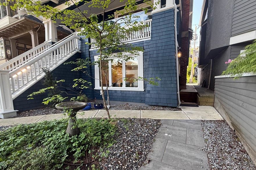 1 3536 POINT GREY ROAD, Vancouver BC V6R 1A8