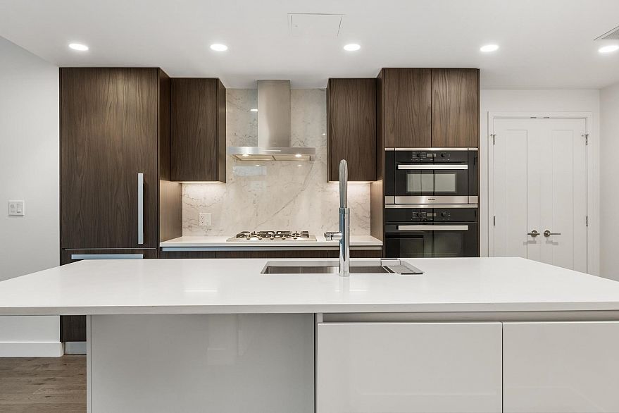 302 2888 Arbutus Street