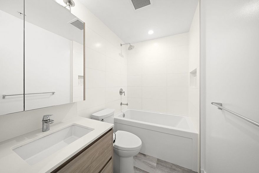 301 523 W King Edward Avenue