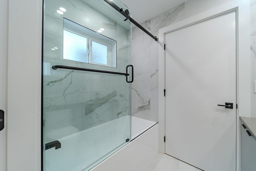 1 3576 E Pender Street