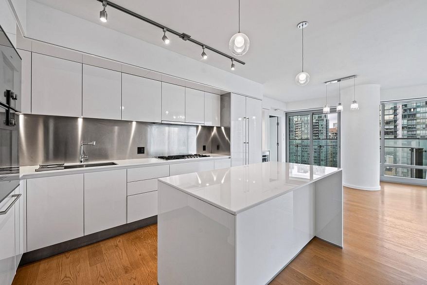 2705 1151 W Georgia Street