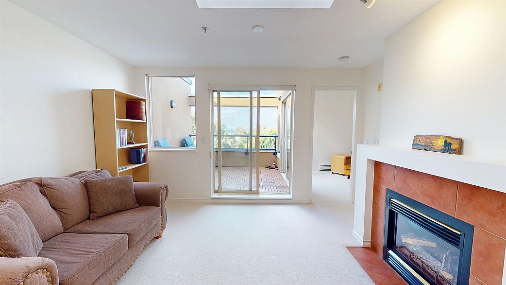 408 1688 E 4th Avenue