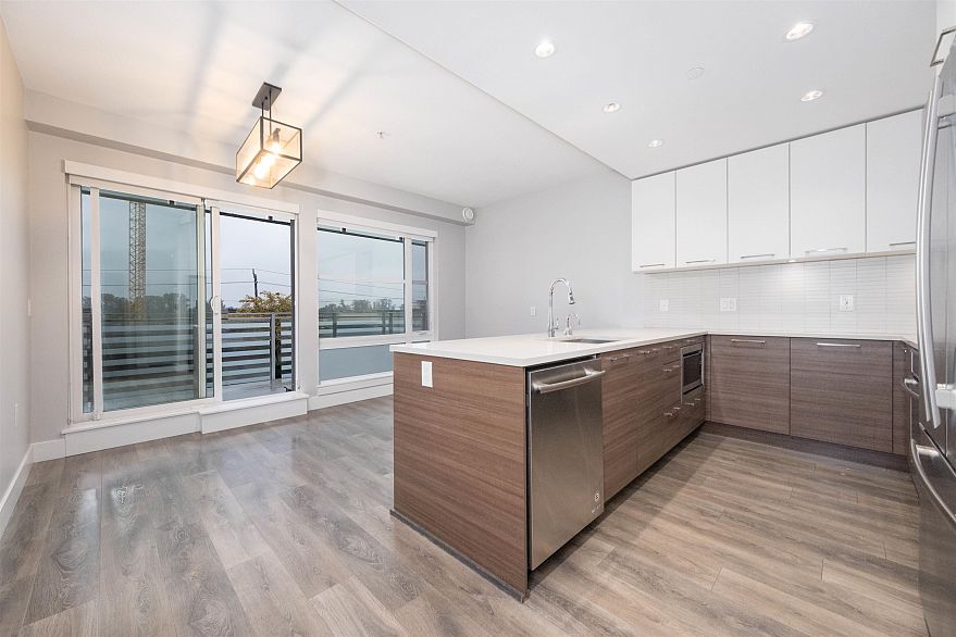 501 3488 Sawmill Crescent