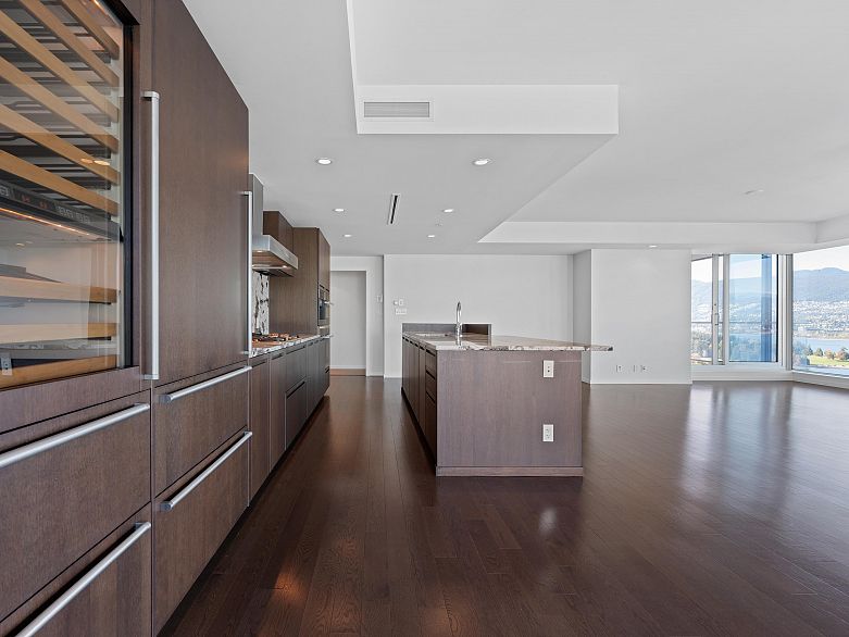 2701 1011 W Cordova Street