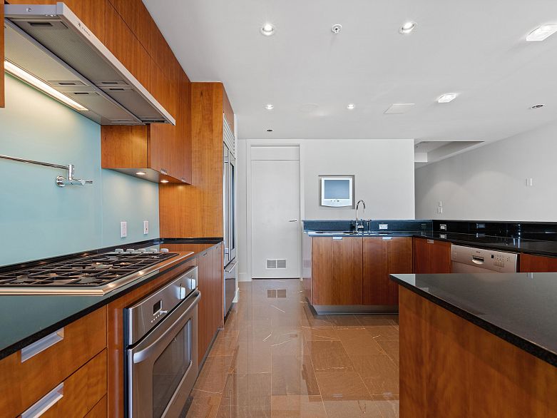 2803 1077 W Cordova Street