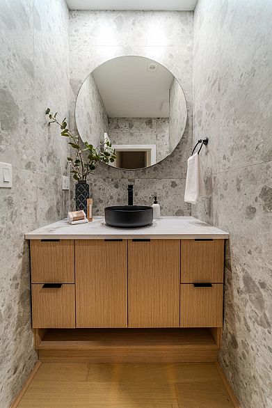 1 3576 E Pender Street