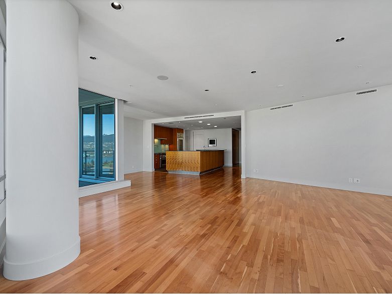 2803 1077 W Cordova Street