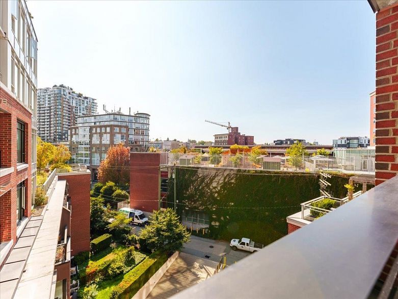 601 2321 Scotia Street