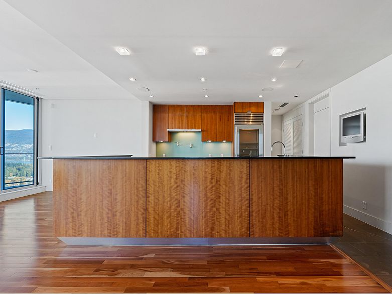 2803 1077 W Cordova Street