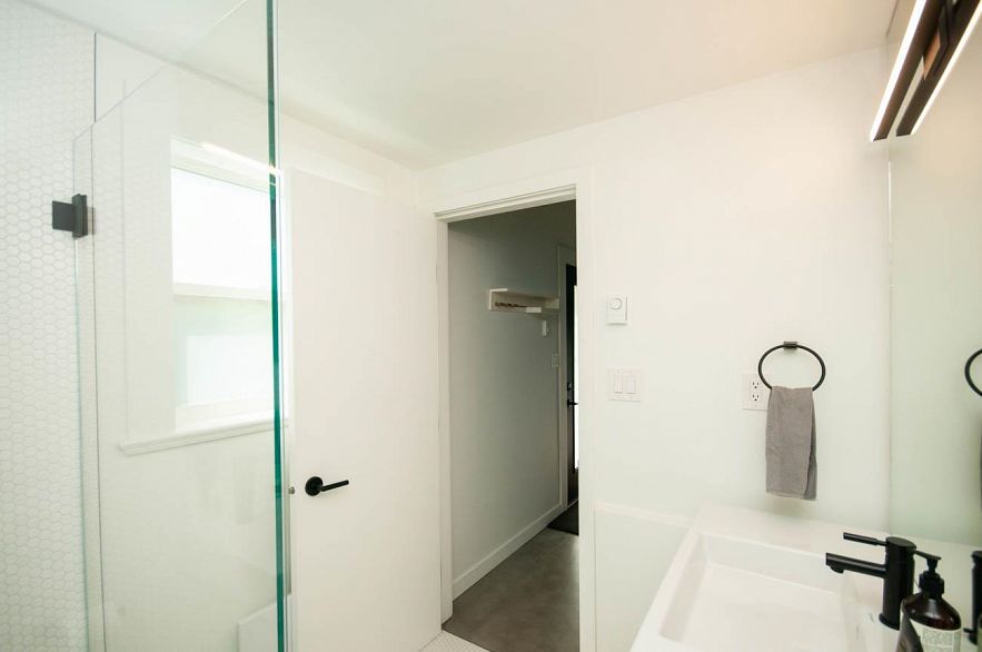 Coach House 563 UNION STREET, Vancouver BC V6A 2B7