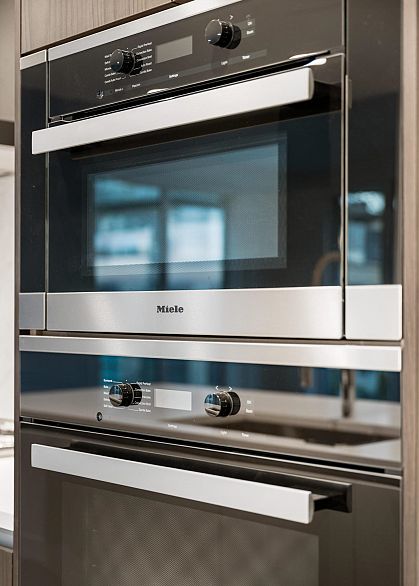 302 2888 Arbutus Street