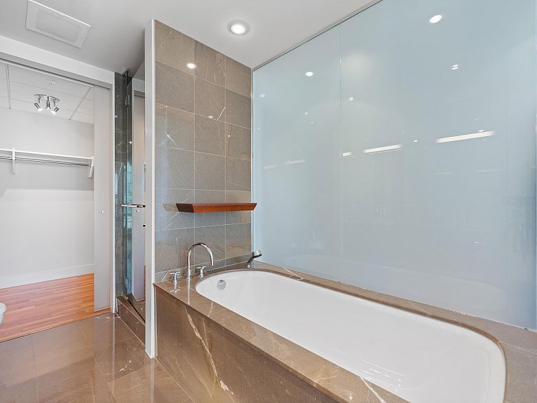 2803 1077 W Cordova Street