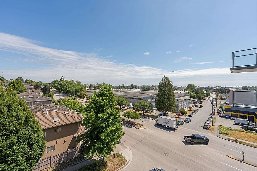 405 8181 Chester Street