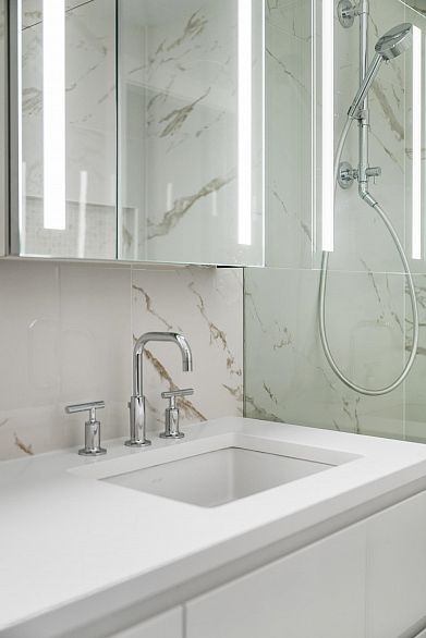 302 2888 Arbutus Street