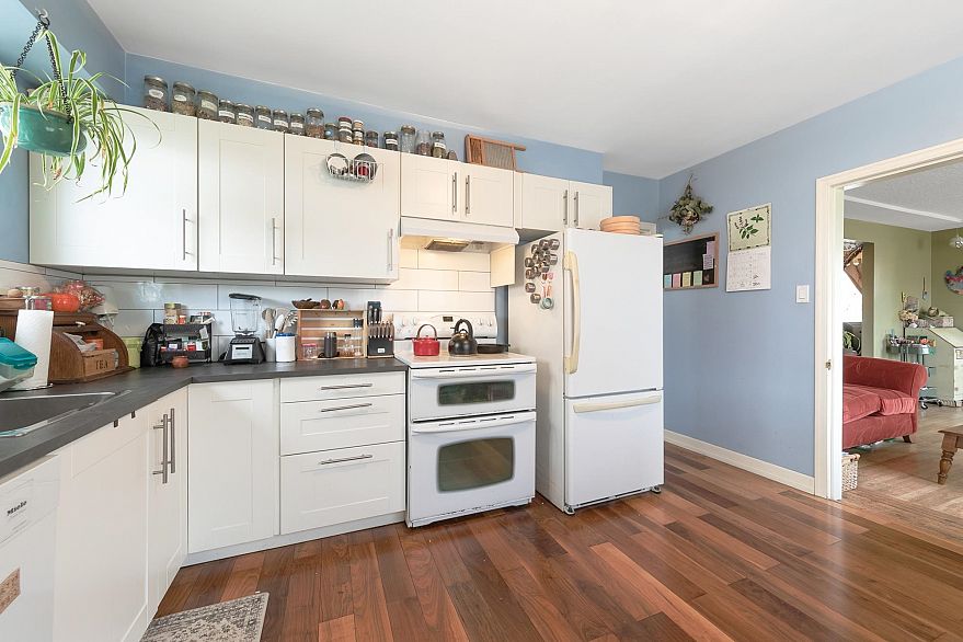 2205 2215 Pandora Street