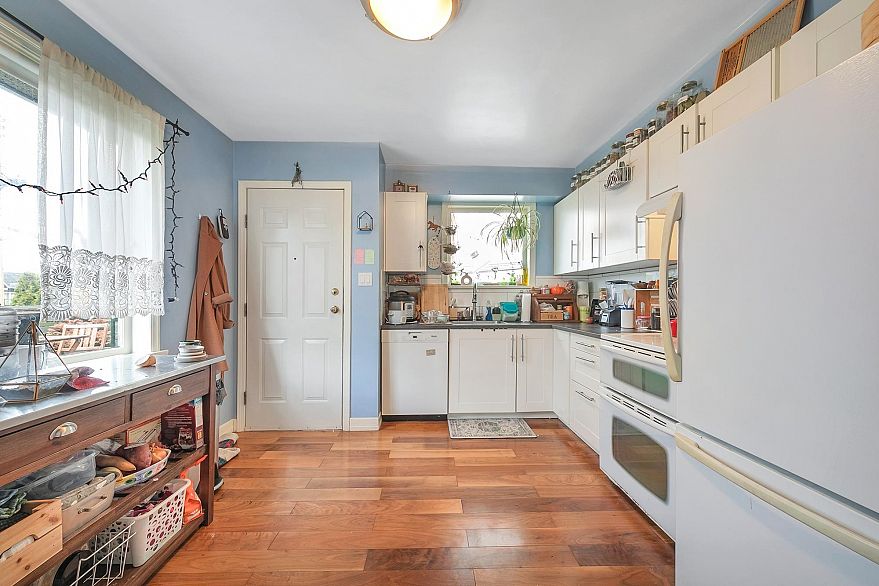 2205 2215 Pandora Street