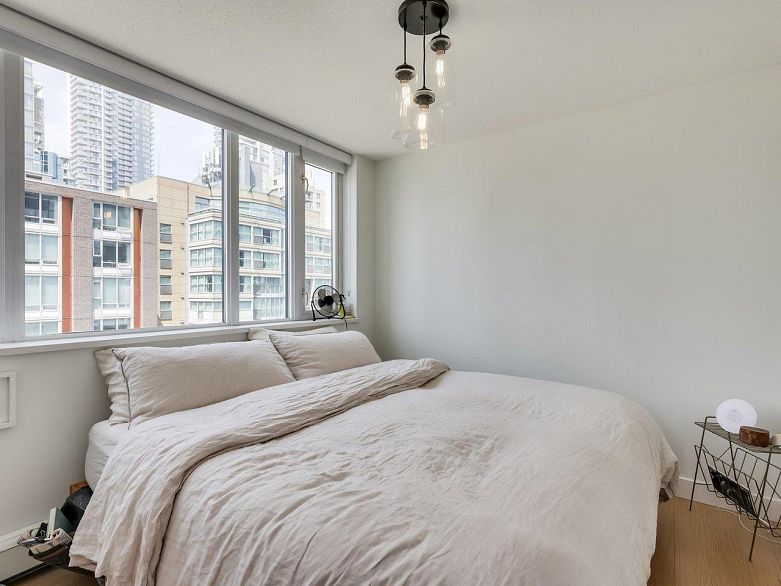 912 1325 Rolston Street